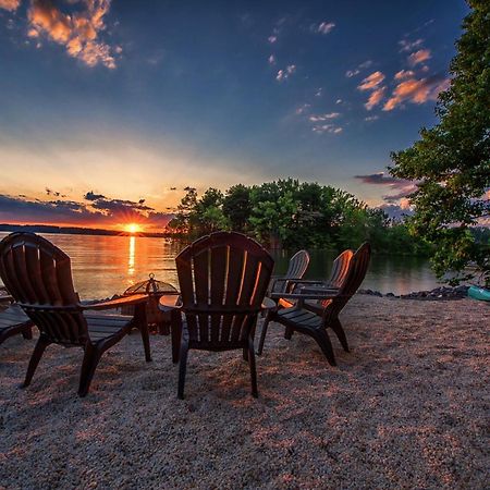 Lake Norman Hideaway 穆尔斯维尔 外观 照片